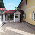 Semesterbostad Yvita *